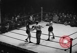 Immagine di Guanti d'oro Mineola New York USA, 1941, secondo 13 filmato di repertorio 65675056195