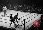 Immagine di Guanti d'oro Mineola New York USA, 1941, secondo 15 filmato di repertorio 65675056195
