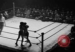 Immagine di Guanti d'oro Mineola New York USA, 1941, secondo 16 filmato di repertorio 65675056195
