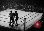 Immagine di Guanti d'oro Mineola New York USA, 1941, secondo 19 filmato di repertorio 65675056195