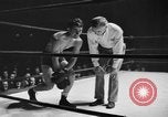 Immagine di Guanti d'oro Mineola New York USA, 1941, secondo 24 filmato di repertorio 65675056195
