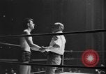 Immagine di Guanti d'oro Mineola New York USA, 1941, secondo 26 filmato di repertorio 65675056195