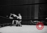 Immagine di Guanti d'oro Mineola New York USA, 1941, secondo 31 filmato di repertorio 65675056195