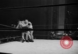 Immagine di Guanti d'oro Mineola New York USA, 1941, secondo 32 filmato di repertorio 65675056195