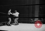 Immagine di Guanti d'oro Mineola New York USA, 1941, secondo 33 filmato di repertorio 65675056195