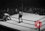 Immagine di Guanti d'oro Mineola New York USA, 1941, secondo 37 filmato di repertorio 65675056195