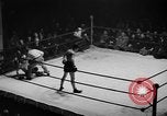 Immagine di Guanti d'oro Mineola New York USA, 1941, secondo 39 filmato di repertorio 65675056195