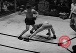 Immagine di Guanti d'oro Mineola New York USA, 1941, secondo 53 filmato di repertorio 65675056195