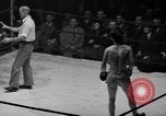 Immagine di Guanti d'oro Mineola New York USA, 1941, secondo 58 filmato di repertorio 65675056195