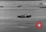 Standbild Compact Car Rennen Daytona Beach Florida USA, 1960, aus Sekunde 16 historischem Filmmaterial Videoclip 65675056202