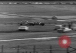 Standbild Compact Car Rennen Daytona Beach Florida USA, 1960, aus Sekunde 24 historischem Filmmaterial Videoclip 65675056202