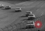 Standbild Compact Car Rennen Daytona Beach Florida USA, 1960, aus Sekunde 33 historischem Filmmaterial Videoclip 65675056202