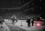 Standbild Millrose Games New York City USA, 1960, aus Sekunde 28 historischem Filmmaterial Videoclip 65675056203