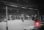 Standbild Millrose Games New York City USA, 1960, aus Sekunde 50 historischem Filmmaterial Videoclip 65675056203