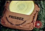 Immagine di Frisbee California United States USA, 1977, secondo 45 filmato di repertorio 65675056208