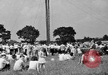 Image mât de drapeau cérémonie de mariage Coshocton Ohio USA, 1946, de la seconde 46 séquences d'archives historiques vidéo 65675056213