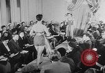 Standbild Sportswear fashion show Vereinigtes Königreich, 1952, aus Sekunde 9 historischem Filmmaterial Videoclip 65675056218