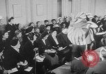 Standbild Sportswear fashion show Vereinigtes Königreich, 1952, aus Sekunde 18 historischem Filmmaterial Videoclip 65675056218