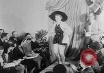 Standbild Sportswear fashion show Vereinigtes Königreich, 1952, aus Sekunde 26 historischem Filmmaterial Videoclip 65675056218