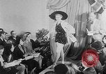 Standbild Sportswear fashion show Vereinigtes Königreich, 1952, aus Sekunde 27 historischem Filmmaterial Videoclip 65675056218
