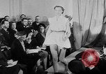 Standbild Sportswear fashion show Vereinigtes Königreich, 1952, aus Sekunde 37 historischem Filmmaterial Videoclip 65675056218