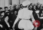 Standbild Sportswear fashion show Vereinigtes Königreich, 1952, aus Sekunde 42 historischem Filmmaterial Videoclip 65675056218