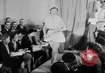 Standbild Sportswear fashion show Vereinigtes Königreich, 1952, aus Sekunde 45 historischem Filmmaterial Videoclip 65675056218