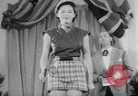 Standbild Sportswear fashion show Vereinigtes Königreich, 1952, aus Sekunde 50 historischem Filmmaterial Videoclip 65675056218