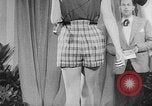 Standbild Sportswear fashion show Vereinigtes Königreich, 1952, aus Sekunde 54 historischem Filmmaterial Videoclip 65675056218