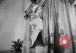 Standbild Sportswear fashion show Vereinigtes Königreich, 1952, aus Sekunde 60 historischem Filmmaterial Videoclip 65675056218