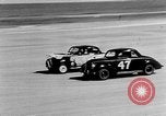 Standbild Stock Car Rennen Daytona Beach Florida USA, 1952, aus Sekunde 15 historischem Filmmaterial Videoclip 65675056220