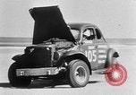 Standbild Stock Car Rennen Daytona Beach Florida USA, 1952, aus Sekunde 28 historischem Filmmaterial Videoclip 65675056220