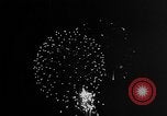 Image fireworks pageant New York City USA, 1957, de la seconde 31 séquences d'archives historiques vidéo 65675056222