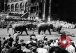 Image spectacle de cirque New York City USA, 1957, de la seconde 4 séquences d'archives historiques vidéo 65675056223