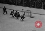 Image Championnat de hockey sur glace Canada, 1957, de la seconde 39 séquences d'archives historiques vidéo 65675056226