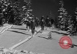 Image première patrouille de ski de l'US Army Mount Rainier Washington USA, 1940, de la seconde 27 séquences d'archives historiques vidéo 65675056282