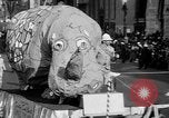 Standbild Weihnachten Prozessionen Hollywood Los Angeles California USA, 1947, aus Sekunde 11 historischem Filmmaterial Videoclip 65675056297