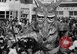 Standbild Weihnachten Prozessionen Hollywood Los Angeles California USA, 1947, aus Sekunde 14 historischem Filmmaterial Videoclip 65675056297