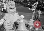 Standbild Weihnachten Prozessionen Hollywood Los Angeles California USA, 1947, aus Sekunde 17 historischem Filmmaterial Videoclip 65675056297