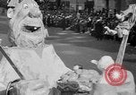 Standbild Weihnachten Prozessionen Hollywood Los Angeles California USA, 1947, aus Sekunde 19 historischem Filmmaterial Videoclip 65675056297