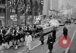 Standbild Weihnachten Prozessionen Hollywood Los Angeles California USA, 1947, aus Sekunde 32 historischem Filmmaterial Videoclip 65675056297