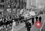 Standbild Weihnachten Prozessionen Hollywood Los Angeles California USA, 1947, aus Sekunde 33 historischem Filmmaterial Videoclip 65675056297