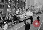 Standbild Weihnachten Prozessionen Hollywood Los Angeles California USA, 1947, aus Sekunde 35 historischem Filmmaterial Videoclip 65675056297