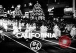 Standbild Weihnachten Prozessionen Hollywood Los Angeles California USA, 1947, aus Sekunde 48 historischem Filmmaterial Videoclip 65675056297
