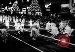 Standbild Weihnachten Prozessionen Hollywood Los Angeles California USA, 1947, aus Sekunde 50 historischem Filmmaterial Videoclip 65675056297