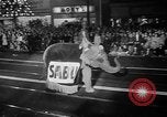 Standbild Weihnachten Prozessionen Hollywood Los Angeles California USA, 1947, aus Sekunde 58 historischem Filmmaterial Videoclip 65675056297