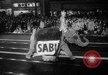 Standbild Weihnachten Prozessionen Hollywood Los Angeles California USA, 1947, aus Sekunde 59 historischem Filmmaterial Videoclip 65675056297