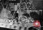 Standbild Weihnachten Prozessionen Hollywood Los Angeles California USA, 1947, aus Sekunde 61 historischem Filmmaterial Videoclip 65675056297