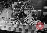 Standbild Weihnachten Prozessionen Hollywood Los Angeles California USA, 1947, aus Sekunde 62 historischem Filmmaterial Videoclip 65675056297