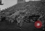 Standbild Armee versus Navy Fußball Philadelphia Pennsylvania USA, 1947, aus Sekunde 44 historischem Filmmaterial Videoclip 65675056298